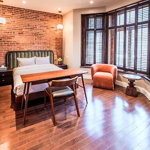https://unique-stays-boutique-quartier-latin-room-301.hotels-in-montreal.org